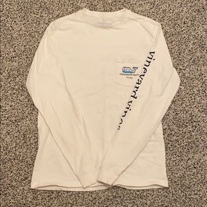 Men’s long sleeve Vineyard Vines t-shirt.